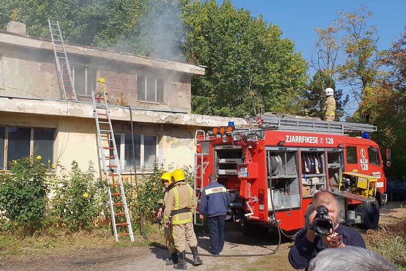 Seit 2016 ist ein ausgemustertes Feuerwehrfahrzeug aus Wismar in Pogradec im Einsatz