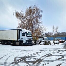 Pünktlich zum Abschluss der Ladearbeiten kam der erste Schnee