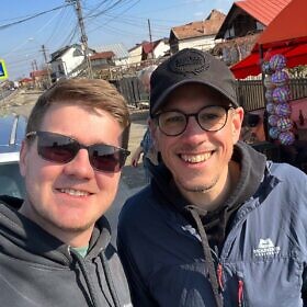 Tim Probsthain (rechts) mit Alex in Tulcea