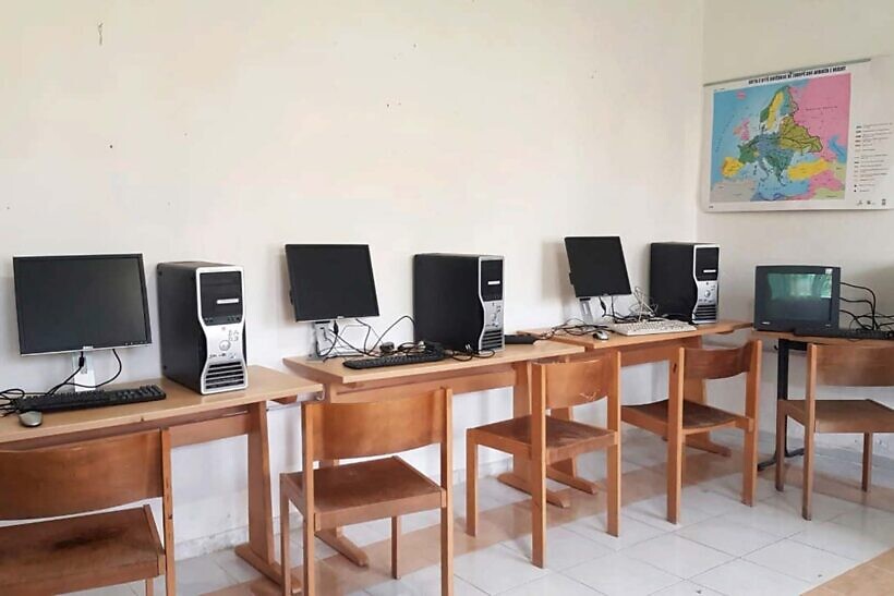 Computerraum für die Schule Bishnica