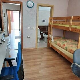 Schlafzimmer 1