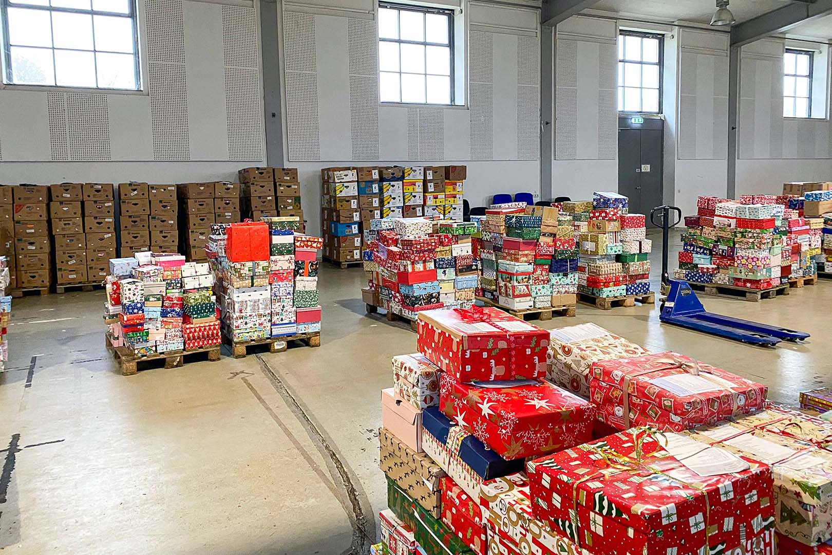 Weihnachts-Packaktion mit viel Unterstützung